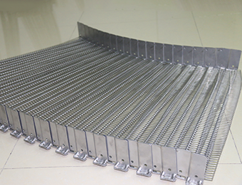 不銹鋼網(wǎng)帶是生產(chǎn)要素中的一個(gè)重要部分