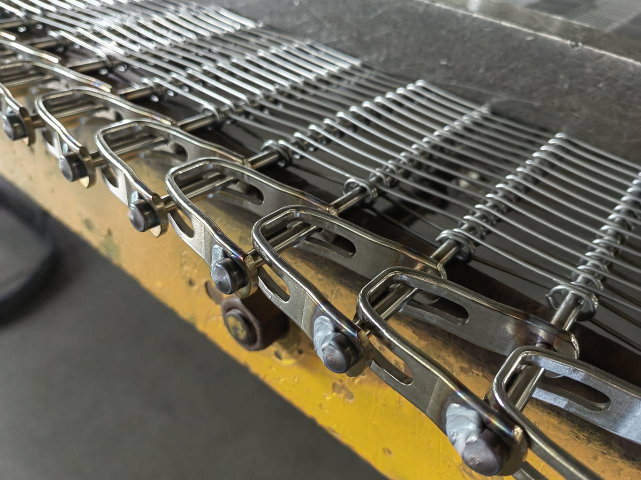 【螺旋塔網帶】-油炸裹粉機應用